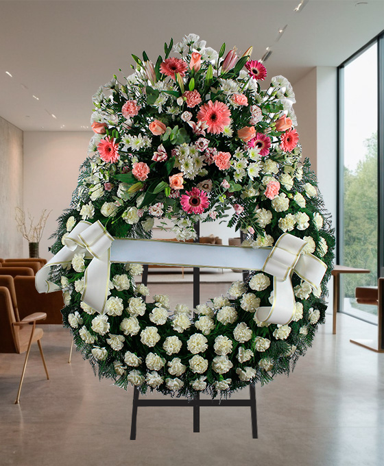 Corona de flores funerarias en Sevilla
